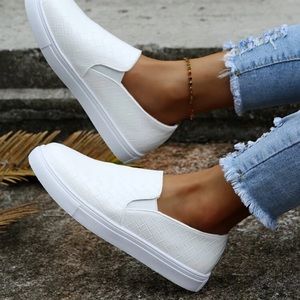 (NWOT) White Basic Whynny Woven Sleek Sneaker Shoes